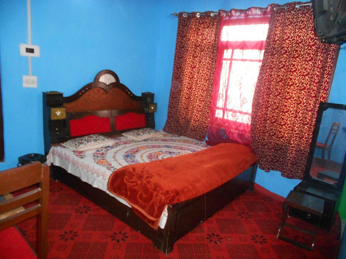 Alamdar Guest house Srinagar (Jammu and Kashmir)