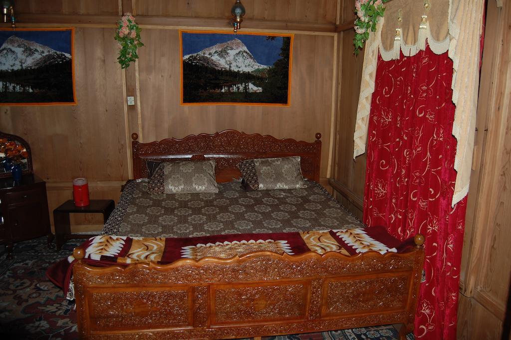 Houseboat Taj Palace *