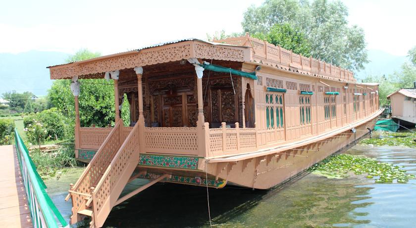 Botel Houseboat Taj Palace *