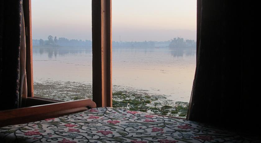 Houseboat Taj Palace