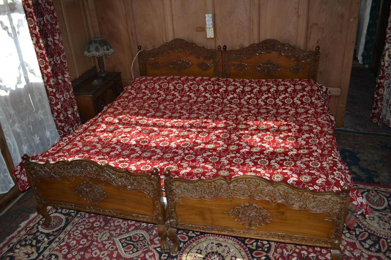 Apartment Houseboat Sumbul Srinagar (Jammu and Kashmir)