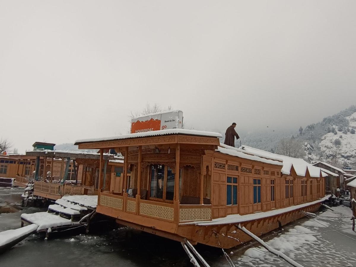 Houseboat New Suzan Botel