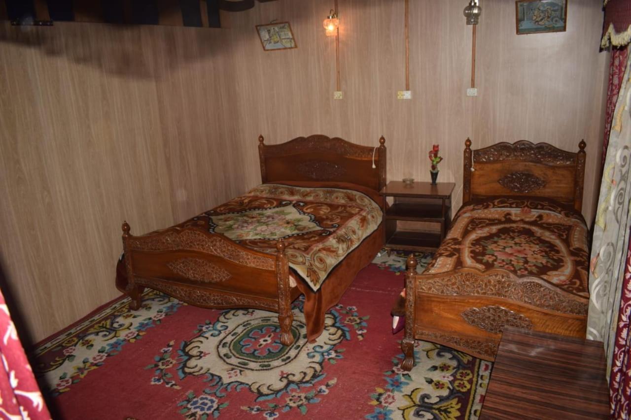 Houseboat New Sultan Palace * Srinagar (Jammu and Kashmir)