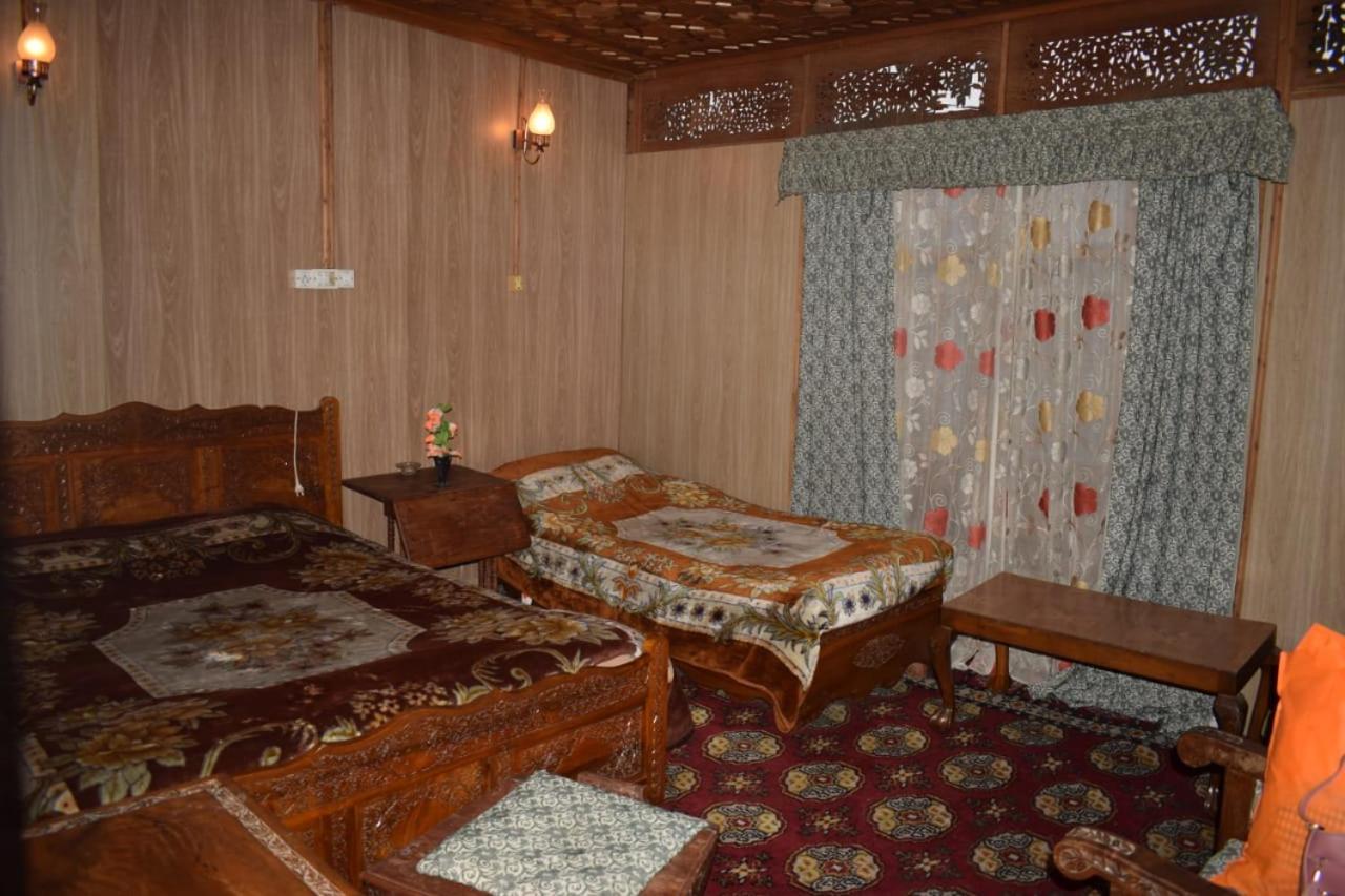 Houseboat New Sultan Palace Botel *