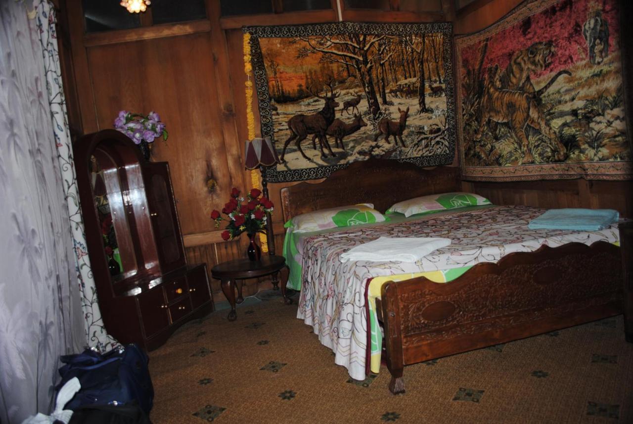 Houseboat Zaindari Palace 4* Srinagar (Jammu and Kashmir)