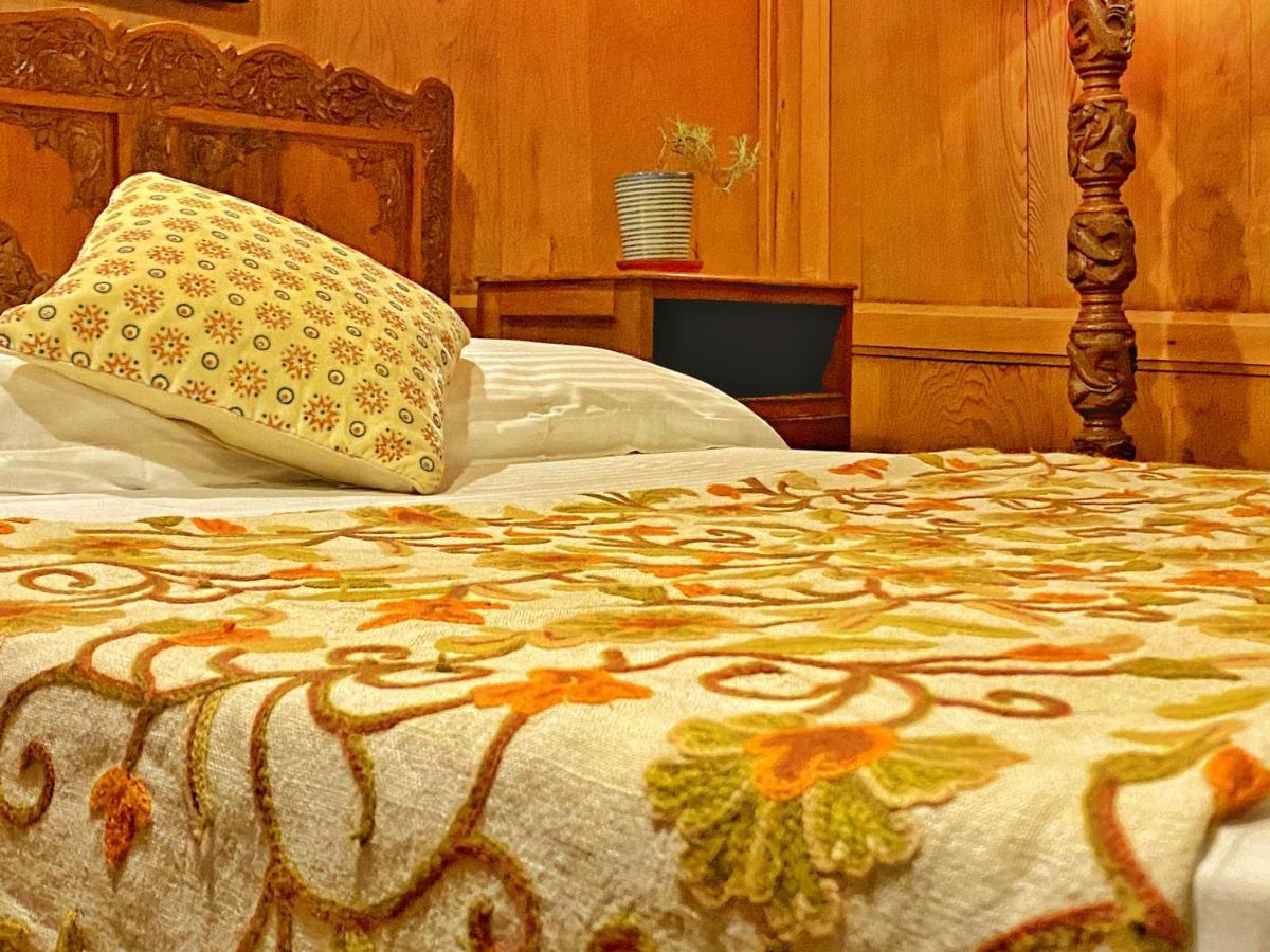 Omar Khayam Houseboat Retreat Bed & Breakfast Srinagar (Jammu and Kashmir)