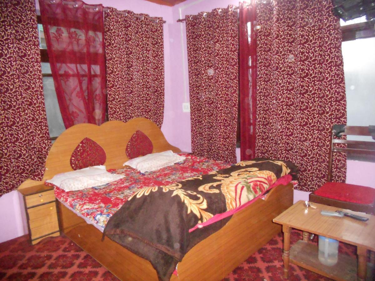 Alamdar Guest house *