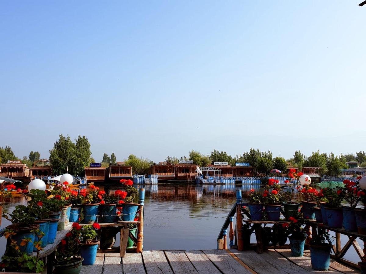 Apartment Houseboat Sumbul