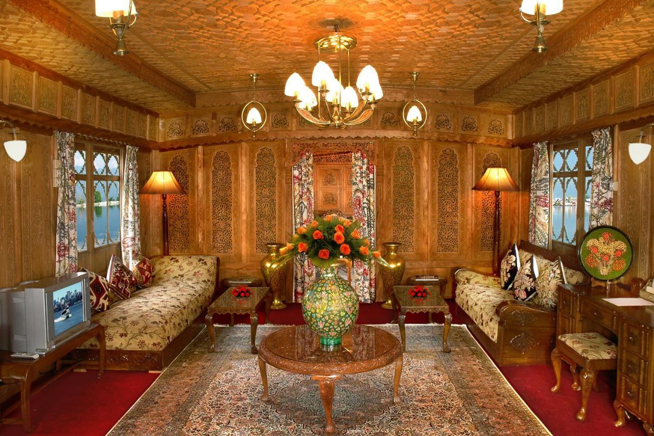 Welcomheritage Gurkha Houseboats 4*