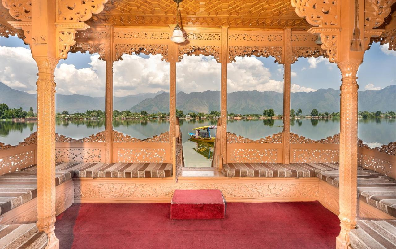 Hotel Welcomheritage Gurkha Houseboats 4*