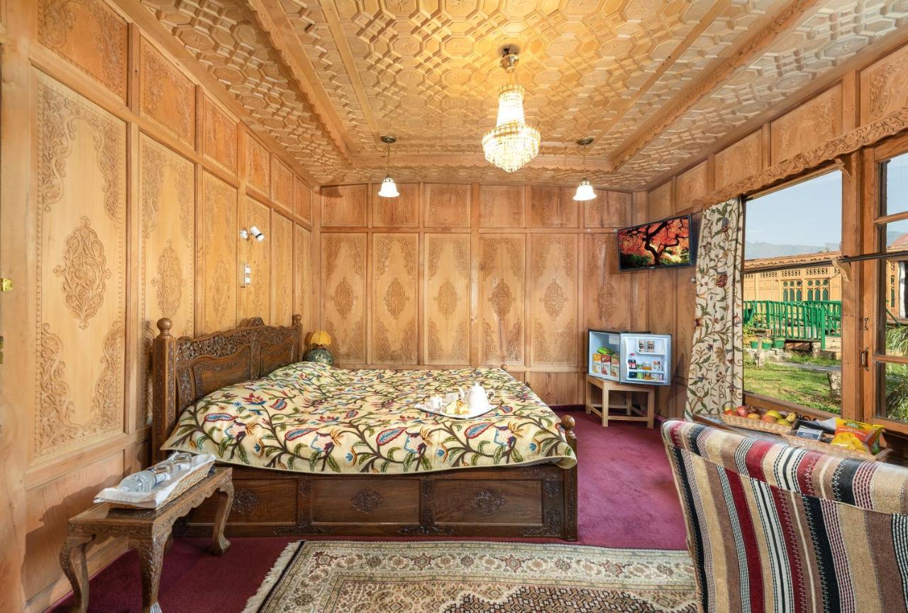 Welcomheritage Gurkha Houseboats Hotel Srinagar (Jammu and Kashmir)