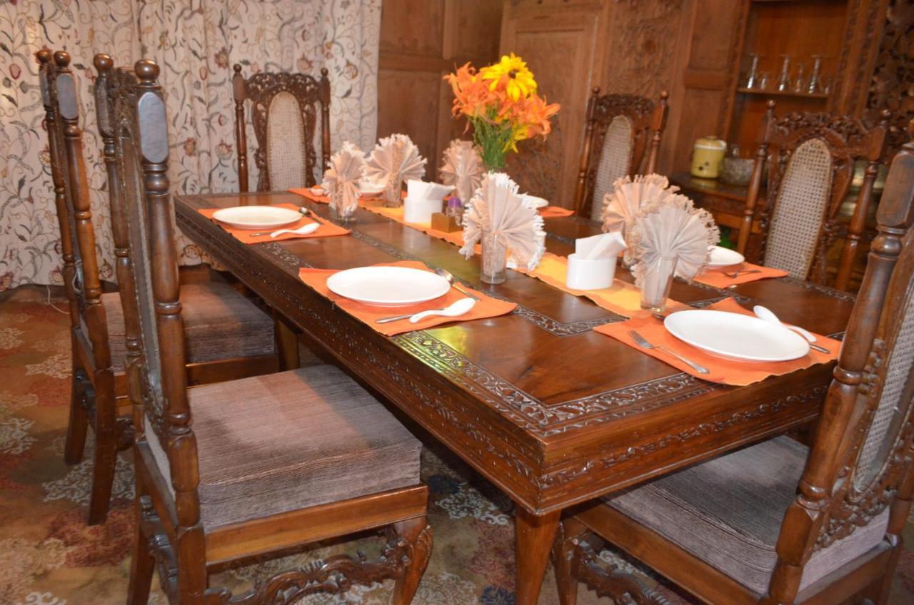 Hotel New Alexandra Houseboats Srinagar (Jammu and Kashmir)