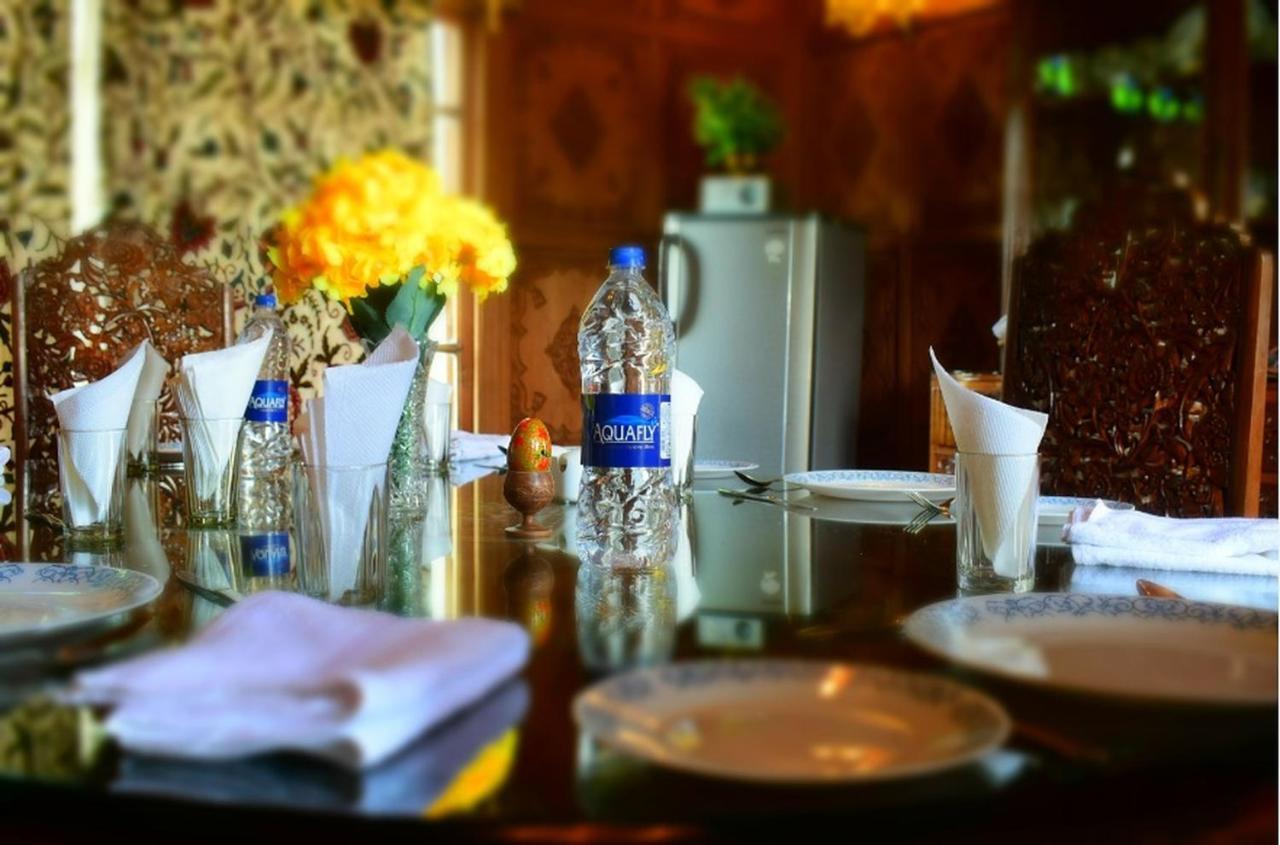 Heevan Houseboat Hotel *