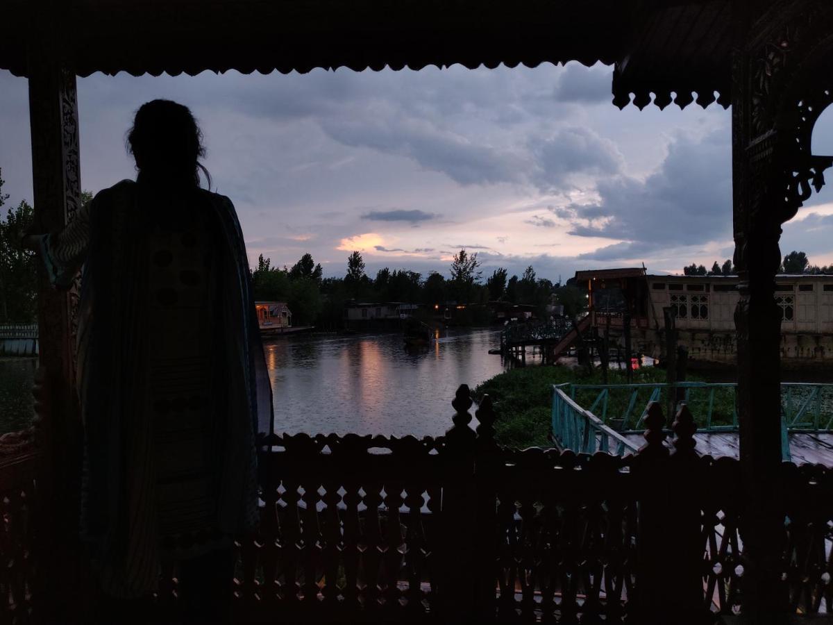 Bed & Breakfast Omar Khayam Houseboat Retreat
