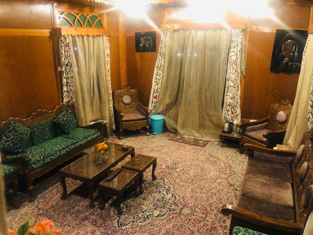 Green View Group Of Houseboats