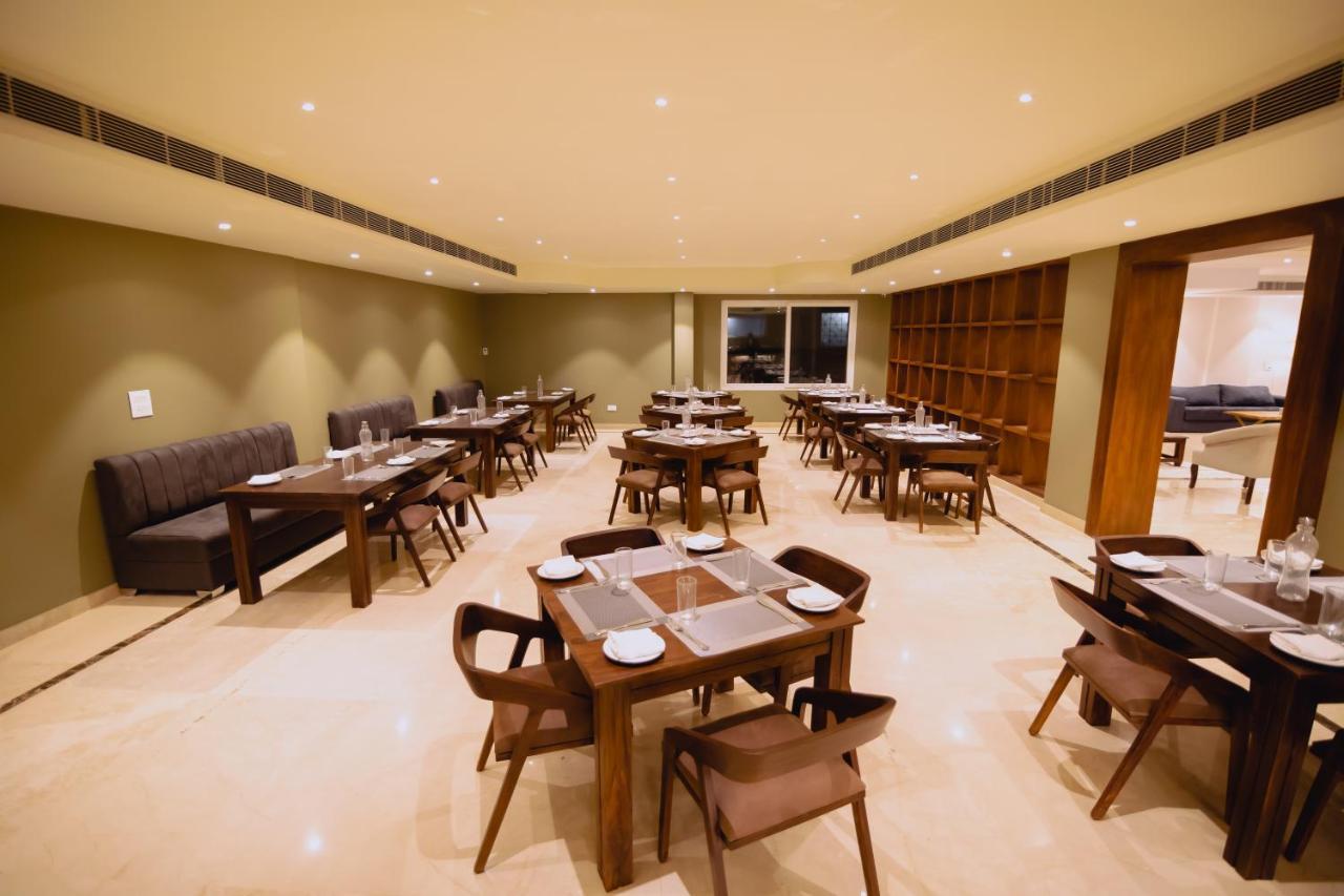 Hotel The Azara Srinagar (Jammu and Kashmir)