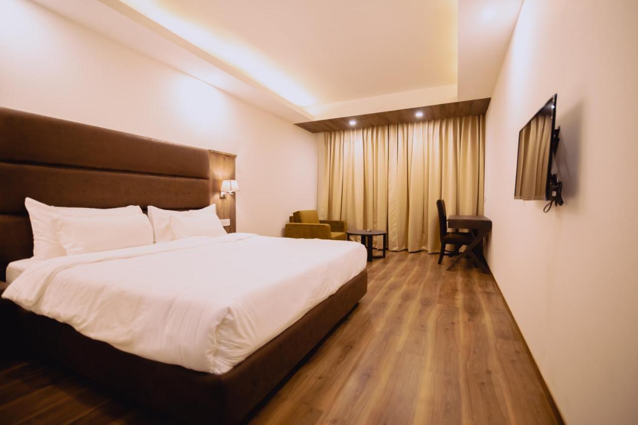 The Azara 4* Srinagar (Jammu and Kashmir)
