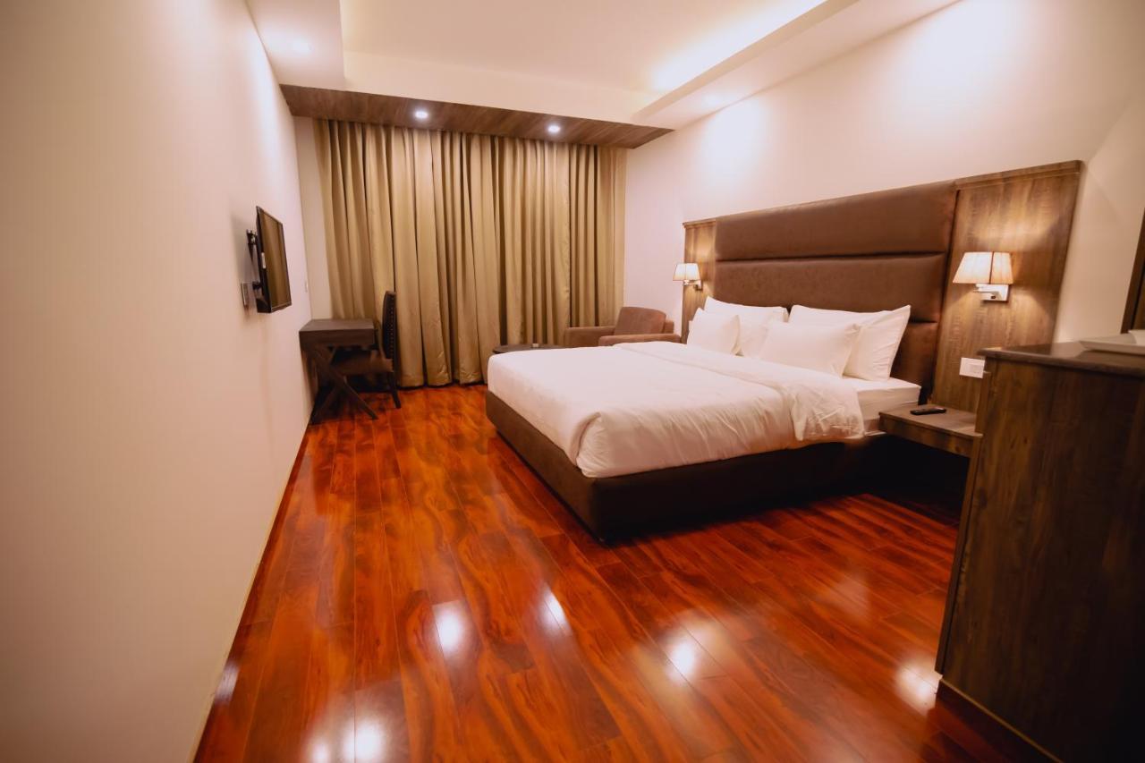 The Azara 4* Srinagar (Jammu and Kashmir)