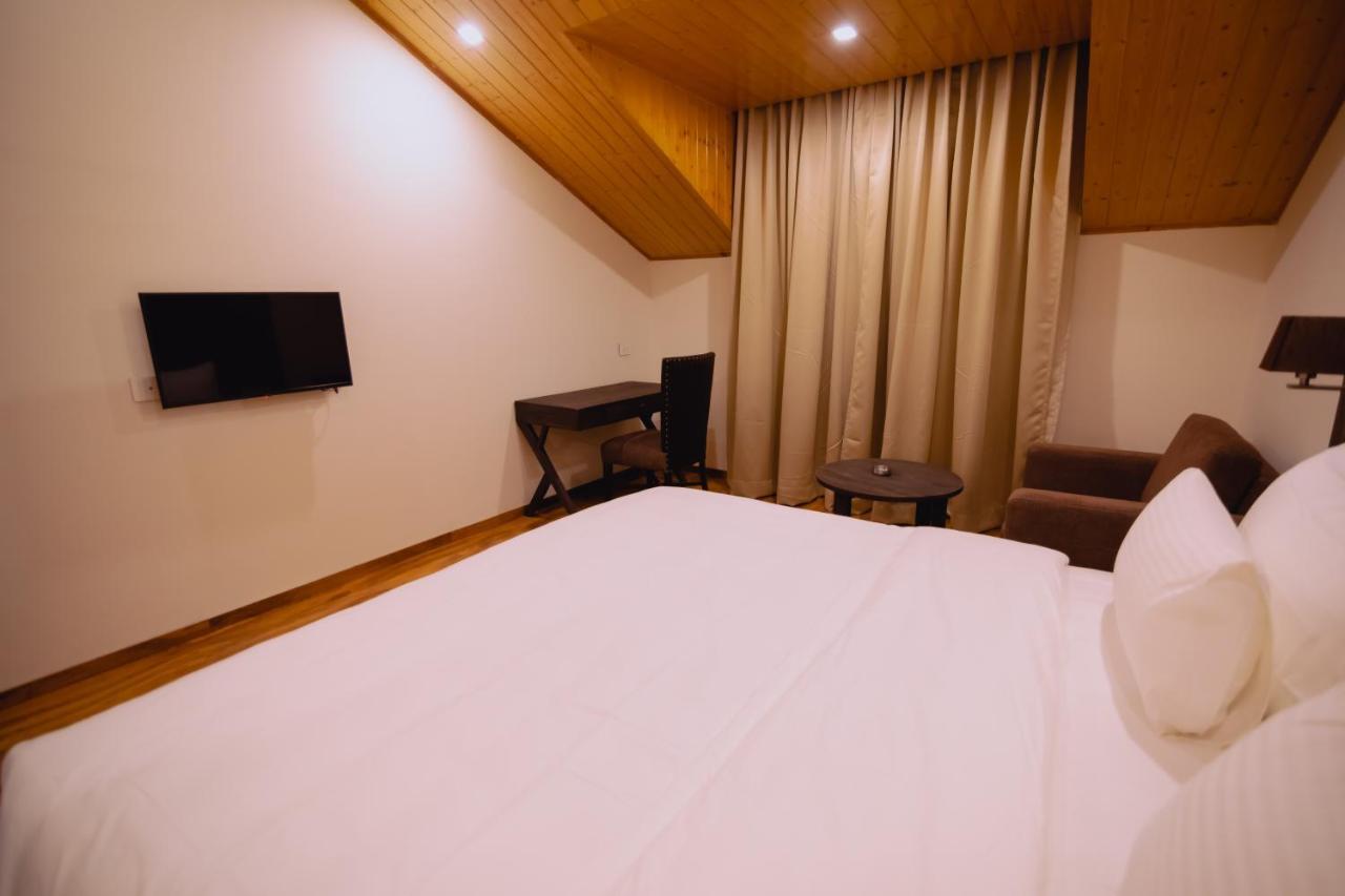 Hotel The Azara Srinagar (Jammu and Kashmir)
