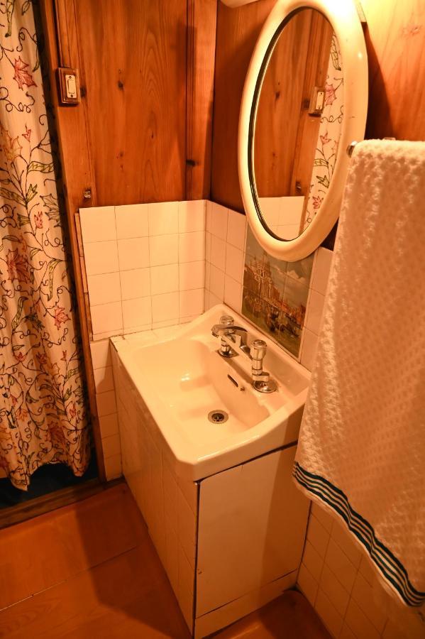 Kings Houseboats Inn
