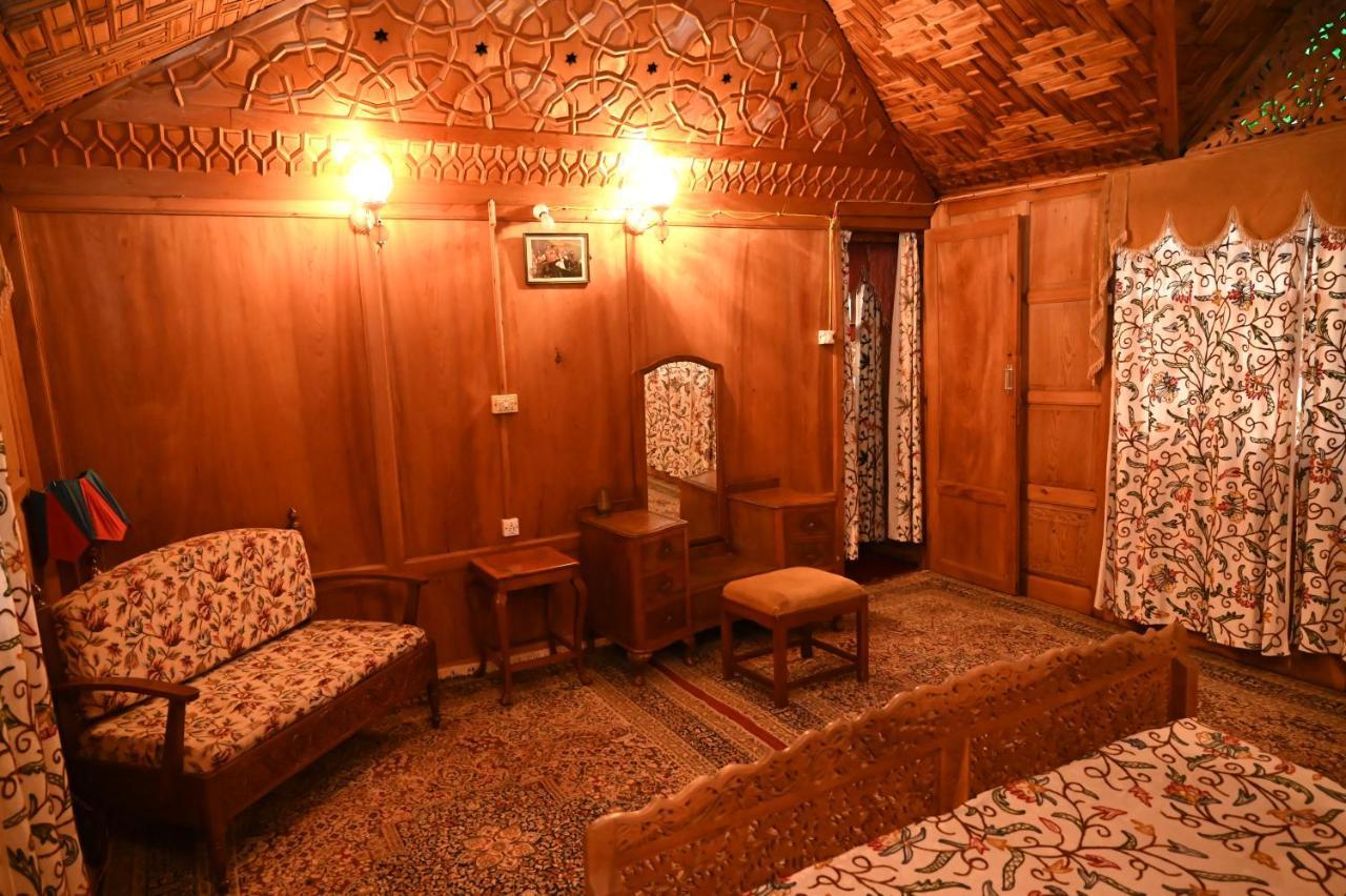 Kings Houseboats 3*