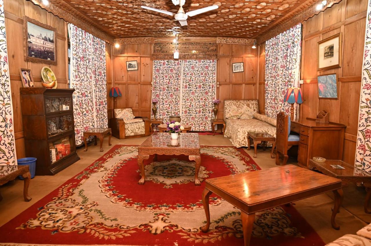 Kings Houseboats Inn 3*