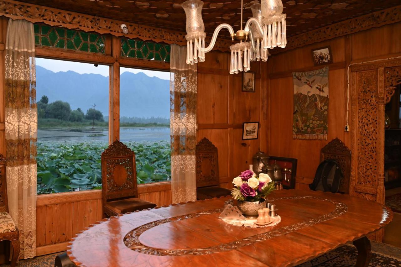 Kings Houseboats 3*