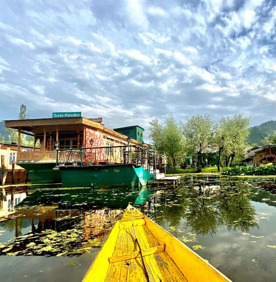 Botel Green Paradise Houseboat