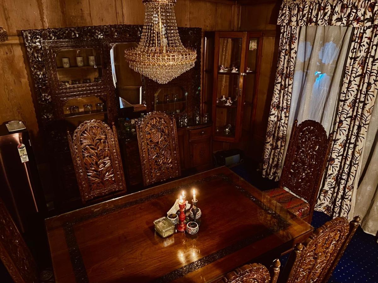 Green Paradise Houseboat Botel 4*