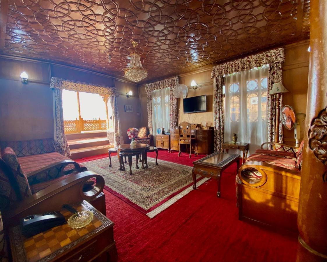 Green Paradise Houseboat Botel 4*