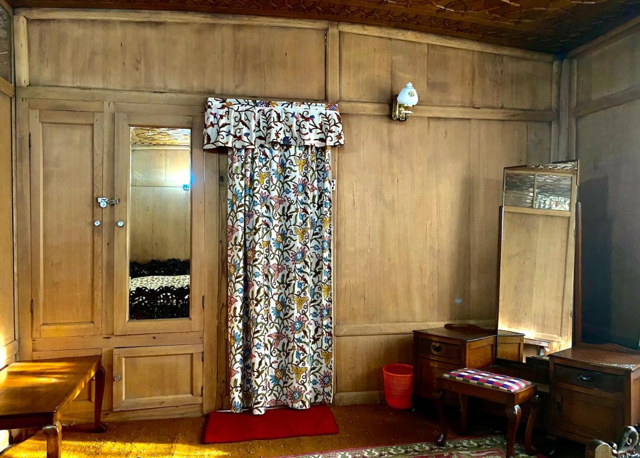 Green Paradise Houseboat 4* Srinagar (Jammu and Kashmir)