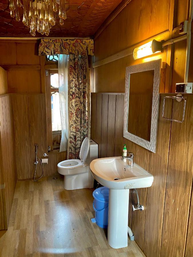 Green Paradise Houseboat 4* Srinagar (Jammu and Kashmir)