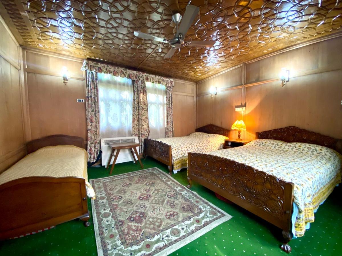 Botel Green Paradise Houseboat Srinagar (Jammu and Kashmir)