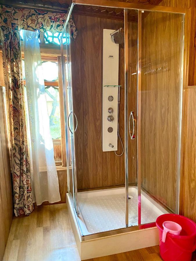 Green Paradise Houseboat