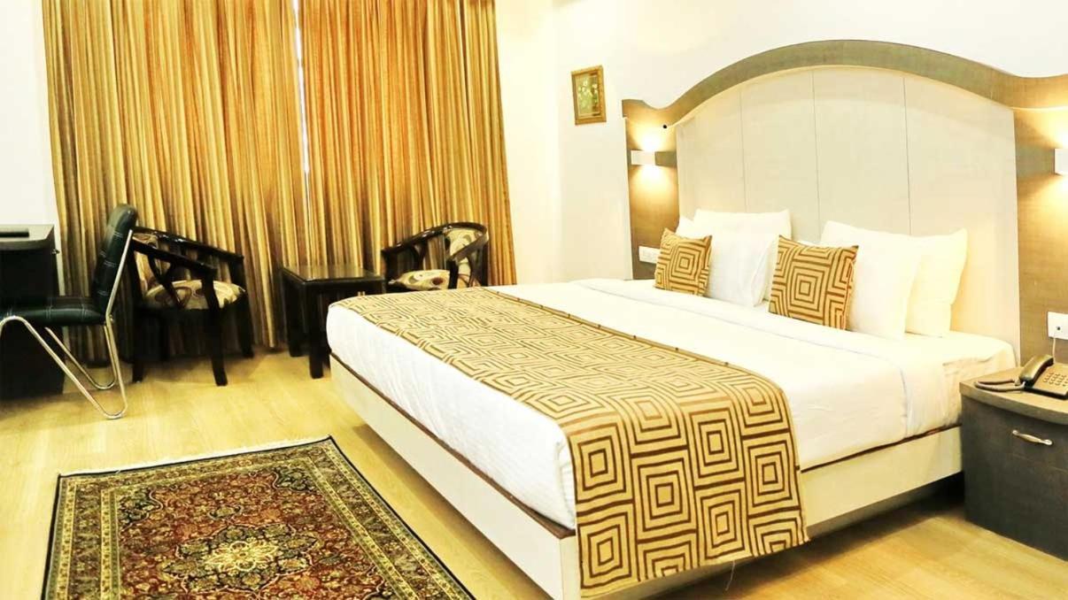 Crown Plaza Residency Hotel Srinagar (Jammu and Kashmir)