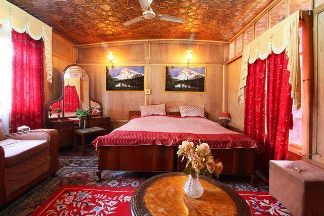 Houseboat Taj Palace *