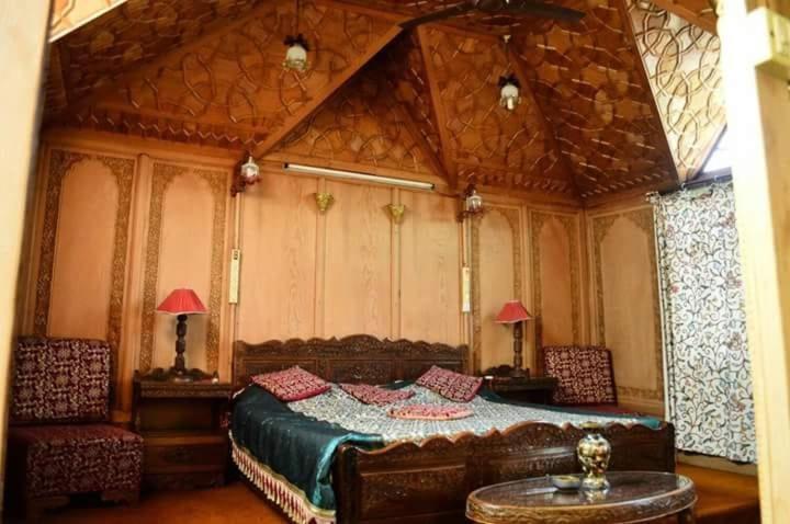 Hotel New Minar Group Of Houseboats