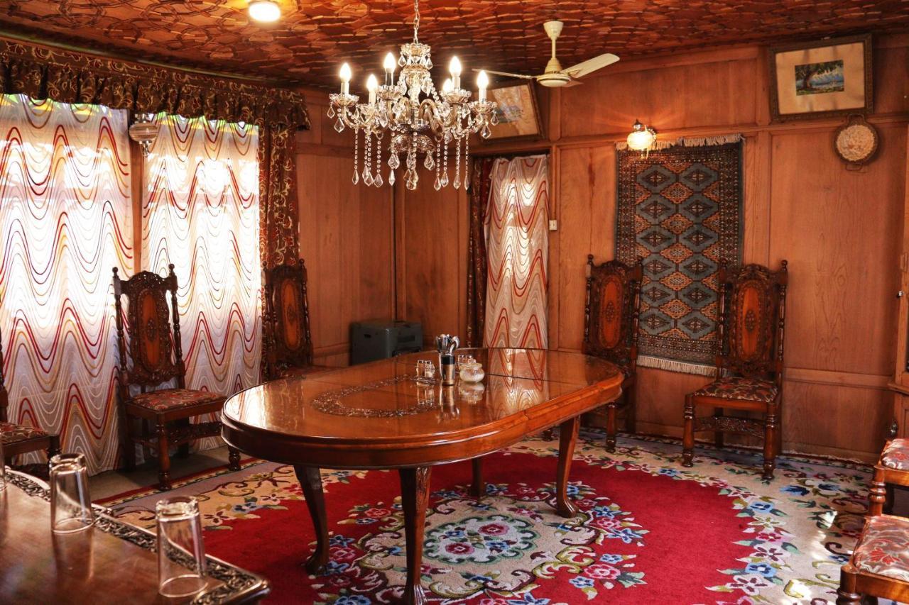 Chicago Group Of Houseboats Botel Srinagar (Jammu and Kashmir)