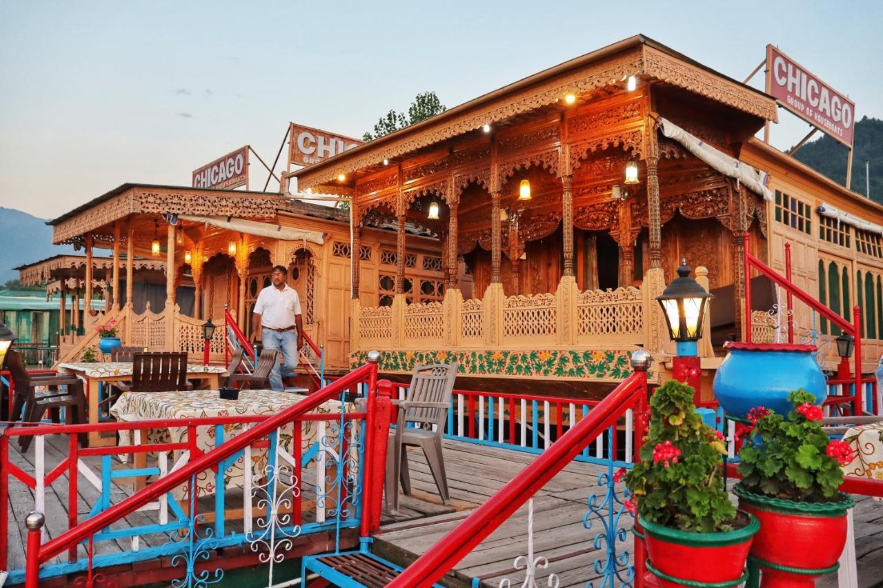 Chicago Group Of Houseboats Botel