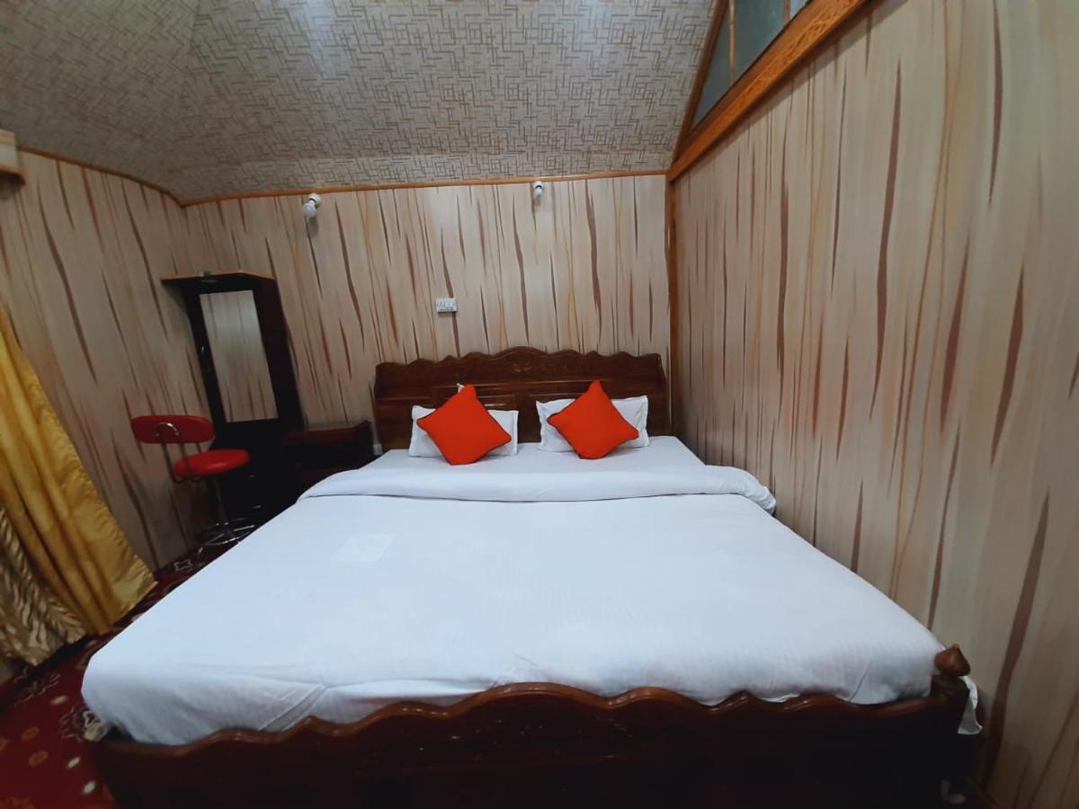 New Silver Jubilee Heritage Group Of Houseboats Srinagar (Jammu and Kashmir)