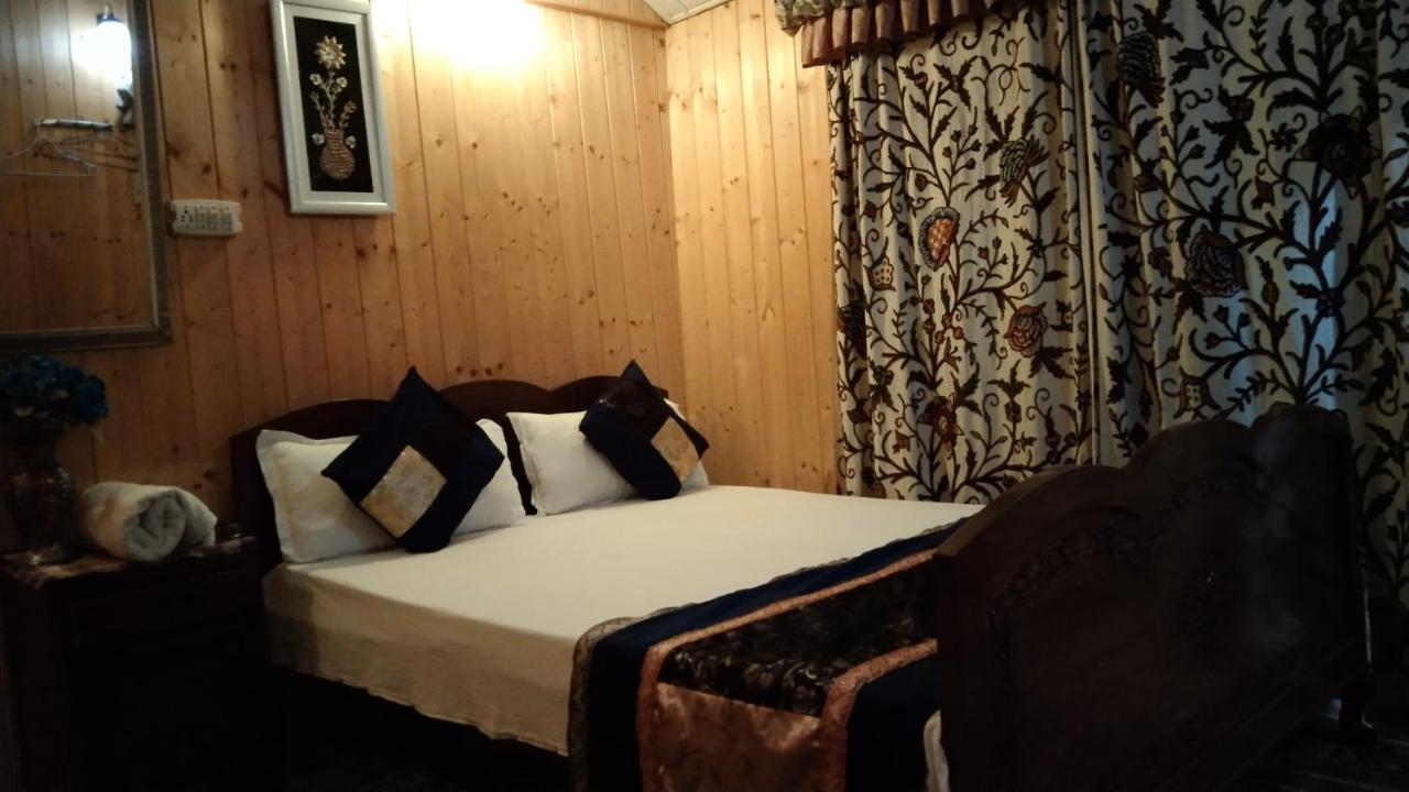 Houseboat New Suzan Botel 4*