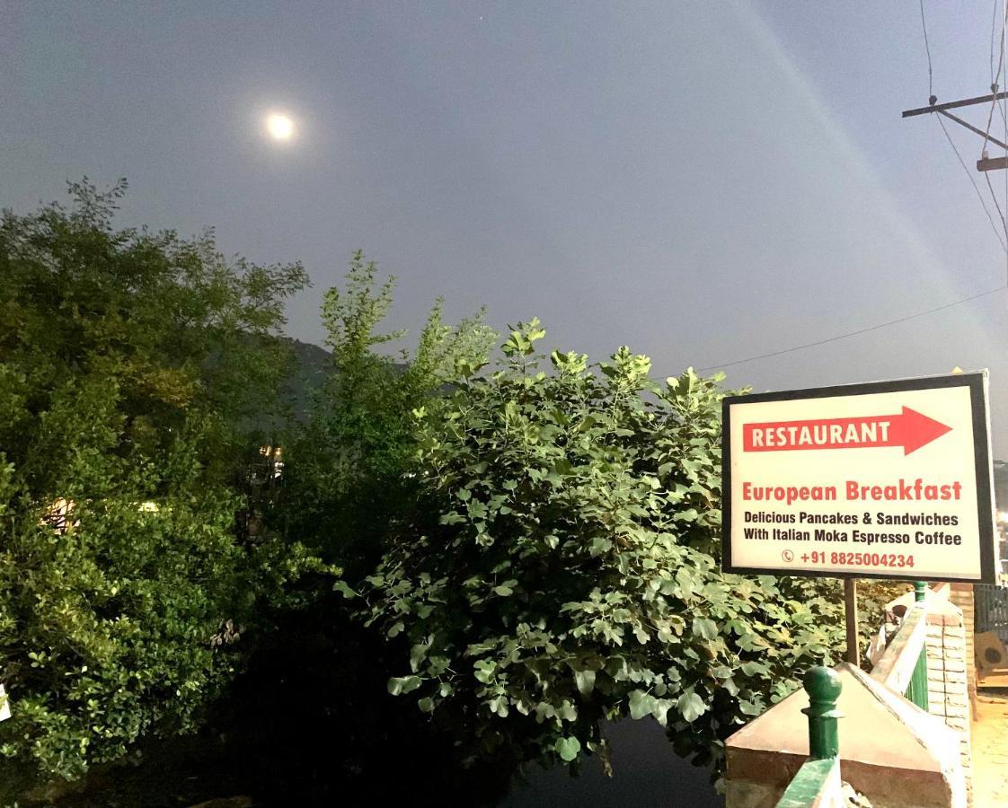 Crescent 3* Srinagar (Jammu and Kashmir)