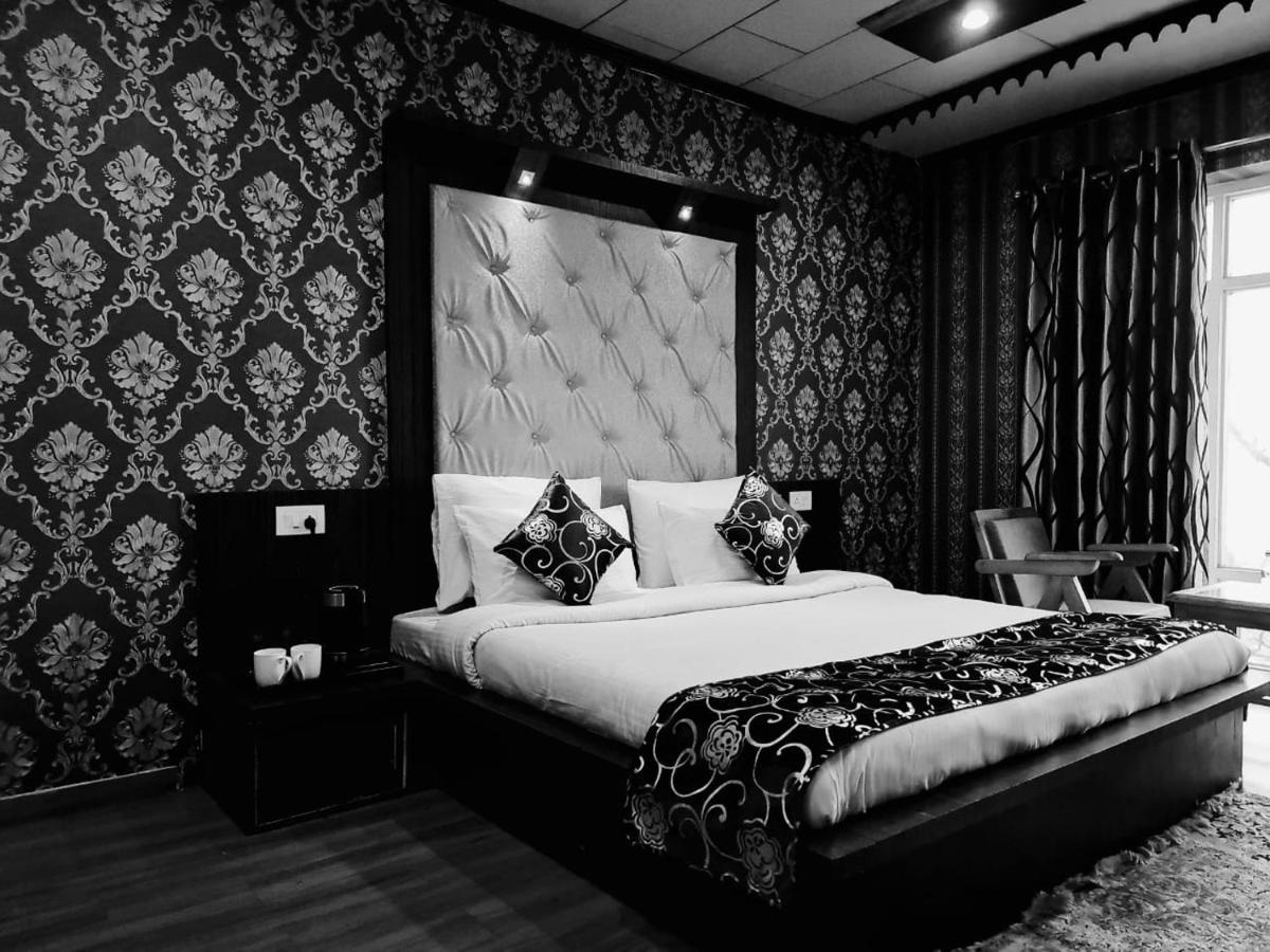 Lake Avenue, Dal Lake By Pattern Hotel