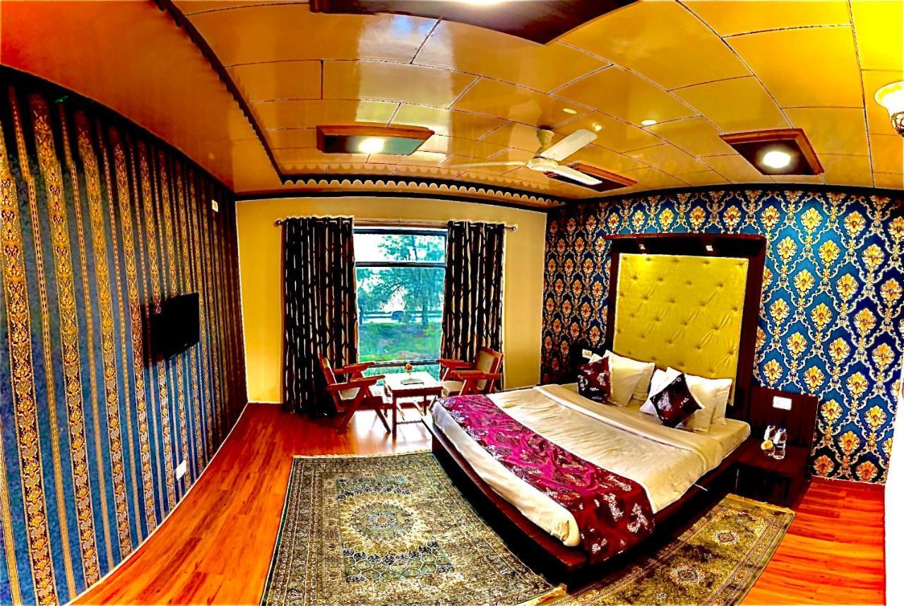 Lake Avenue, Dal Lake By Pattern 3* Srinagar (Jammu and Kashmir)