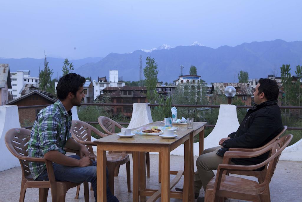Hotel Kashmir Srinagar (Jammu and Kashmir)