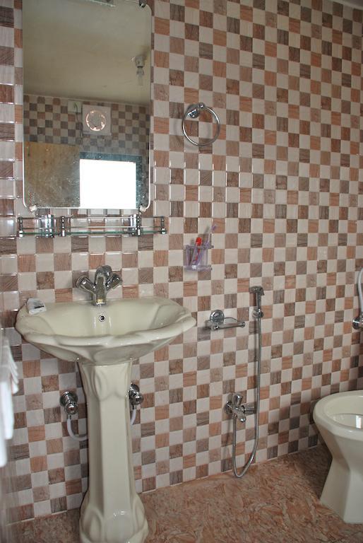 Hotel Kashmir Srinagar (Jammu and Kashmir)