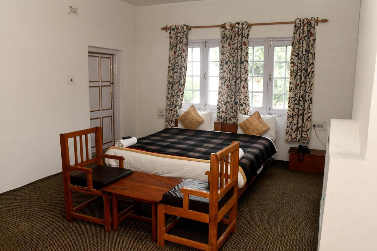 Ashai Hotel Srinagar (Jammu and Kashmir)