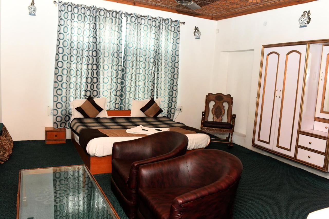 Ashai Hotel Srinagar (Jammu and Kashmir)