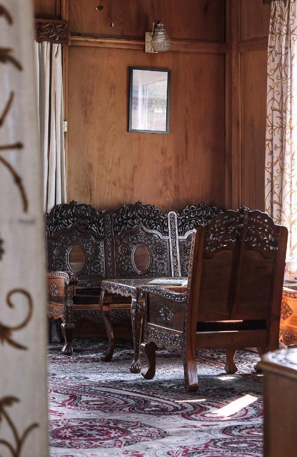 Omar Khayam Houseboat Retreat 3*