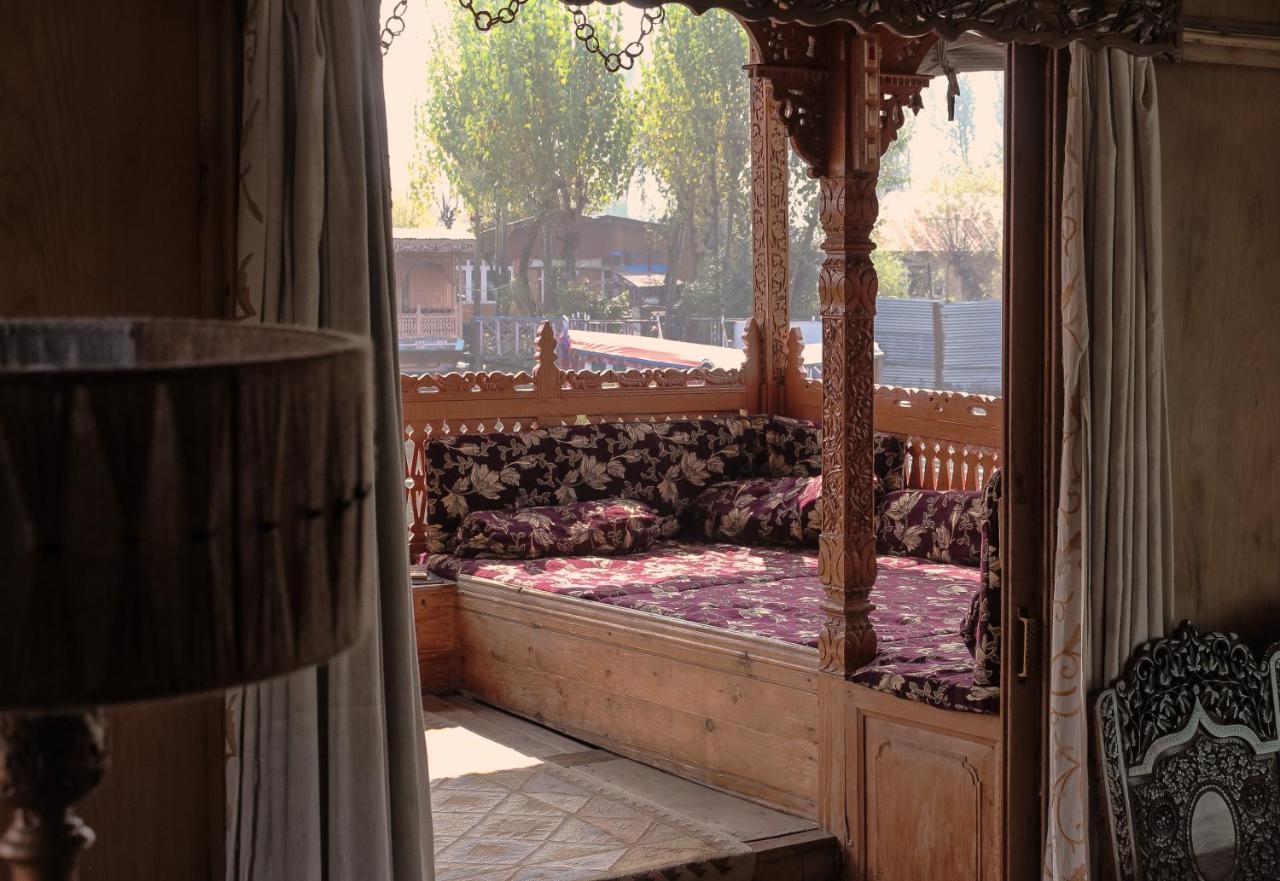 Omar Khayam Houseboat Retreat 3*